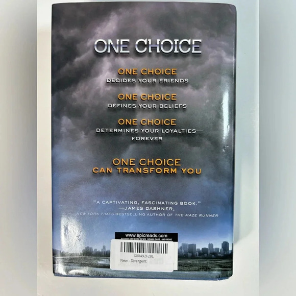 Divergent -  Veronica Roth - Hardcover Book 📖 - Picture 8 of 11